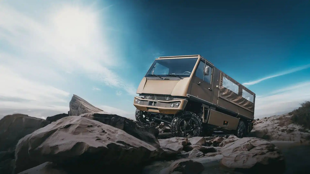 DURO Swiss 4x4 All-Terrain Tactical Vehicle (C)